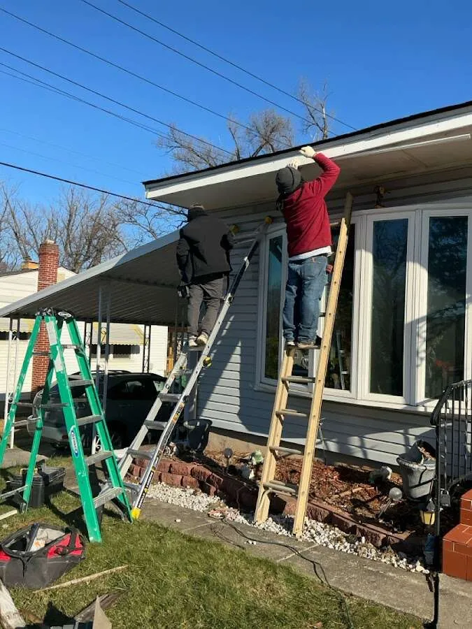 Restoration crew performing exterior repair in Knoxville